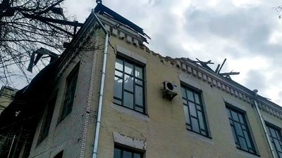 Росіяни обстріляли історичну будівлю у центрі Чернігова Росіяни обстріляли історичну будівлю у центрі Чернігова
