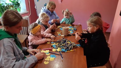 Обереги від юних хмельничан відправили українським захисникам