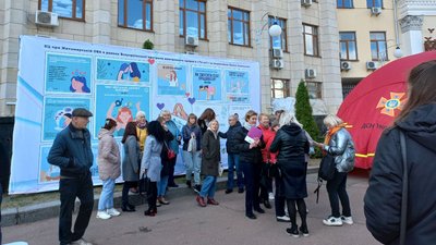 "Стежка ментального здоров'я": у Житомирі влаштували інтерактивний вуличний інвент "Стежка ментального здоров'я": у Житомирі влаштували інтерактивний вуличний інвент