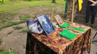 "Захищав рідних та Україну": на Полтавщині попрощалися із 20-річним Сергієм Чиркою "Захищав рідних та Україну": на Полтавщині попрощалися із 20-річним Сергієм Чиркою