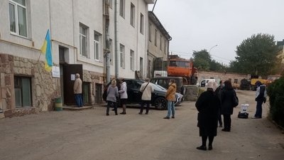На Тернопільщині представники ОПОРИ зафіксували черги на дільницях На Тернопільщині представники ОПОРИ зафіксували черги на дільницях