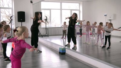 Житомирянка Поліна Стаднік розповіла про те, як навчає сучасної хореографії наймолодших танцюристів