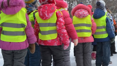 Школярі Енергодара отримають світловідбивні жилети