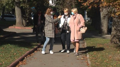 У Хмельницькому батьки дітей виступили проти звільнення інструкторки з плавання