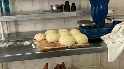 400 видів хлібобулочних виробів на добу. Викладачі Одеси готують для українських військових 400 видів хлібобулочних виробів на добу. Викладачі Одеси готують для українських військових