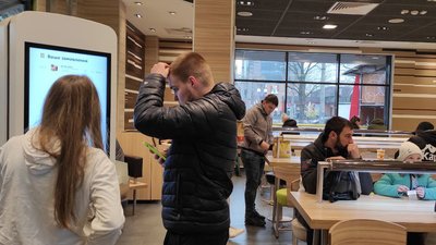 Відкриття без попередження: у Черкасах відновив роботу МакДональдз Відкриття без попередження: у Черкасах відновив роботу МакДональдз