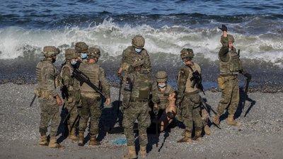 Іспанські військові у Сеуті, 18 травня 2021 року Іспанські військові у Сеуті, 18 травня 2021 року
