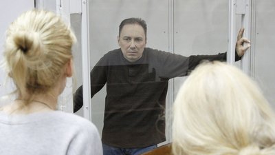 Підозрюваний у шпигунстві полковник ЗСУ Іван Без’язиков під час засідання суду у справі по обвинуваченню його у держзраді, травень 2019 р. За версією СБУ, він був завербований, перебуваючи в полоні у бойовиків, і збирав інформацію про сили АТО Підозрюваний у шпигунстві полковник ЗСУ Іван Без’язиков під час засідання суду у справі по обвинуваченню його у держзраді, травень 2019 р. За версією СБУ, він був завербований, перебуваючи в полоні у бойовиків, і збирав інформацію про сили АТО