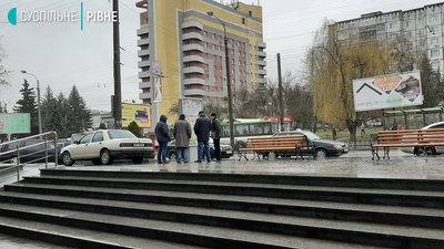 Демонтаж нелегальних сітілайтів у Рівному тимчасово перенесли через погоду