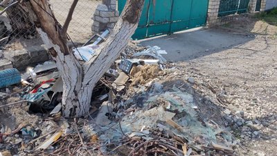Б’ють по цивільних та нищать будинки: на Миколаївщині село потерпає від щоденних обстрілів Б’ють по цивільних та нищать будинки: на Миколаївщині село потерпає від щоденних обстрілів