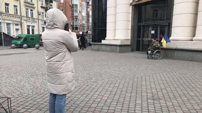 "Я просто волонтер-одиночка": у Полтаві збирає гроші для військових 76-річний Григорій Янченко "Я просто волонтер-одиночка": у Полтаві збирає гроші для військових 76-річний Григорій Янченко