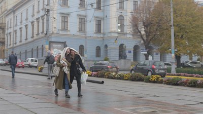Без парковок і пішохідна. Як може виглядати Центральна площа Чернівців