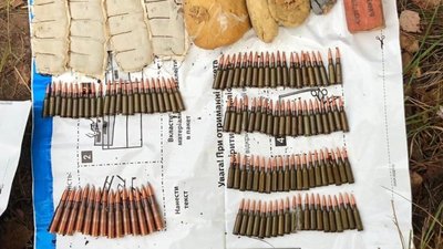 СБУ знайшла схрон зброї на Рівненщині. Підозрюють, що привезли з ООС