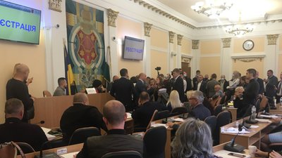 Опалення 109-го мікрорайону, землеустрій та бюджет: у Полтаві на сесії не розглянули жодне питання