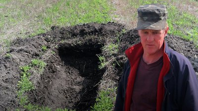 Росіяни змусили чоловіка копати собі могилу під час окупації села Велика Вісь, що на Чернігівщині