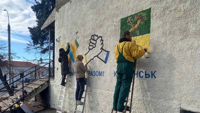 Художники з Житомира створили мурал у Куп'янську, що на Харківщині Художники з Житомира створили мурал у Куп'янську, що на Харківщині