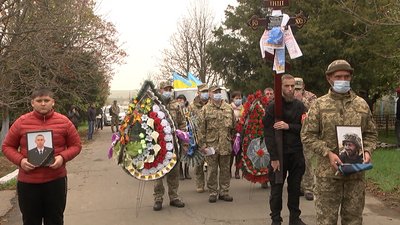 Херсонщина попрощалася із морпіхом, який загинув в зоні ООС Херсонщина попрощалася із морпіхом, який загинув в зоні ООС