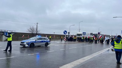 Поляки перекрили дорогу Поляки перекрили дорогу