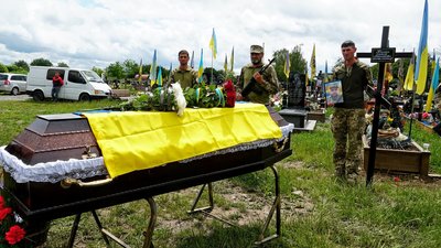 Вважався зниклим безвісти: у Мукачеві попрощалися з полеглим захисником Олексієм Фролкіним