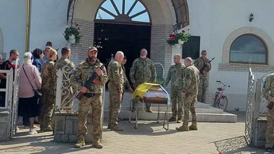 На Закарпатті попрощалися із полеглим на війні Юрієм Лущаєм На Закарпатті попрощалися із полеглим на війні Юрієм Лущаєм