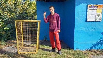Вчать сортувати сміття, допомагають лікарям та перемагають попри все. Українські діти Вчать сортувати сміття, допомагають лікарям та перемагають попри все. Українські діти
