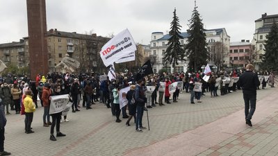 У Франківську підприємці протестують проти "карантину вихідного дня" У Франківську підприємці протестують проти "карантину вихідного дня"