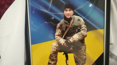 У Житомирі попрощалися із двома загиблими військовими – Максимом Бугирою та Сергієм Солошаком У Житомирі попрощалися із двома загиблими військовими – Максимом Бугирою та Сергієм Солошаком