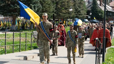 В Ужгороді попрощалися із полеглим захисником Міланом Бабілою В Ужгороді попрощалися із полеглим захисником Міланом Бабілою