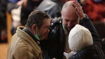 Колядки, вірші та подарунки. У Франківську провели різдвяний обід для безхатьків Колядки, вірші та подарунки. У Франківську провели різдвяний обід для безхатьків