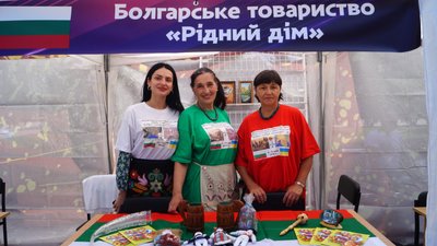 На Дніпрі доброчинному ярмарку національних меншин збирають кошти на підтримку ЗСУ — фоторепортаж На Дніпрі доброчинному ярмарку національних меншин збирають кошти на підтримку ЗСУ — фоторепортаж