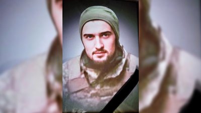 На Чернігівщині попрощалися з двома військовими, які загинули у бою На Чернігівщині попрощалися з двома військовими, які загинули у бою