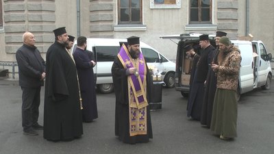 Великодні паски сьогодні освятили священники православної церкви України перед Хмельницьким Свято-Покровським кафедральним собором Великодні паски сьогодні освятили священники православної церкви України перед Хмельницьким Свято-Покровським кафедральним собором