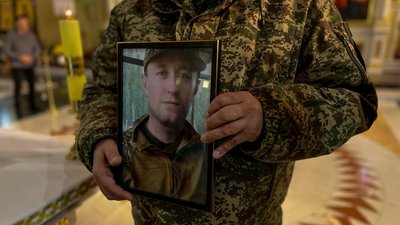 У Мукачеві попрощалися із бійцем Нацгвардії Юрієм Дешком