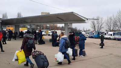 На вокзалах у Кропивницькому рейси потягів та автобусів не скасовували