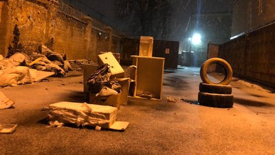 Станом на ранок усі виїзди Лук'янівського СІЗО заблоковані авто – журналіст