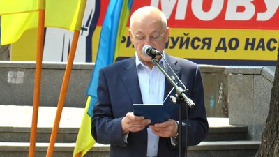 На Вічевому майдані франківці зачитали Конституцію