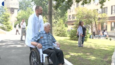Жити і перемагати: Черкаському онкодиспансері проводять концерти тихої музики Жити і перемагати: Черкаському онкодиспансері проводять концерти тихої музики