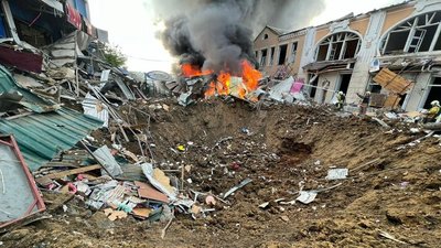 Російська армія на Донеччині вдарила по двох школах, дитсадку, трьох заводах, чотирьом полям з врожаєм