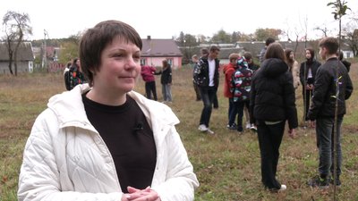 "Нехай мир процвітає": на Рівненщину привезли дерева з Німеччини й Польщі "Нехай мир процвітає": на Рівненщину привезли дерева з Німеччини й Польщі