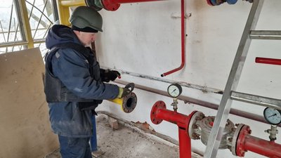 У прифронтовому селі на Донеччині після обстрілу відновили газопостачання 77 родинам