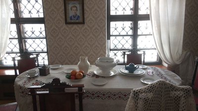 У Луцьку оновлюють експозицію музею "Лесина вітальня"