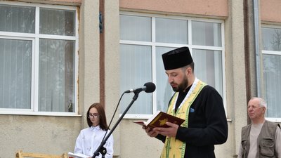 Громада на Тернопільщині отримала першу машину швидкої допомоги Громада на Тернопільщині отримала першу машину швидкої допомоги