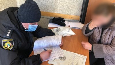 Зняли «порчу» за мільйон гривень: поліцейські затримали жінок, що ошукали прилучанку Зняли «порчу» за мільйон гривень: поліцейські затримали жінок, що ошукали прилучанку