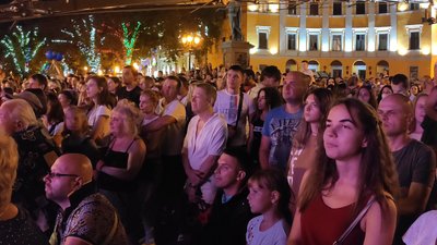 Масове святкування дня міста в Одесі: суд закрив справу про порушення карантину Масове святкування дня міста в Одесі: суд закрив справу про порушення карантину