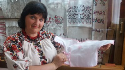 На Рівненщині народженим 23 і 24 серпня малюкам подарували вишиванки На Рівненщині народженим 23 і 24 серпня малюкам подарували вишиванки