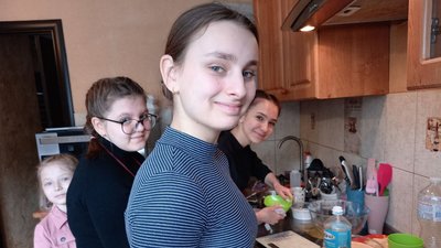 Подруги-лучанки спекли пів сотні великодніх пасок для військових Подруги-лучанки спекли пів сотні великодніх пасок для військових