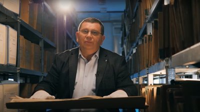 Директор архіву