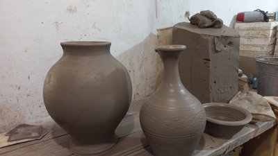 На Полтавщині гончар Анатолій Шкурпела виготовляє амфори, які вміщують тонну вина На Полтавщині гончар Анатолій Шкурпела виготовляє амфори, які вміщують тонну вина