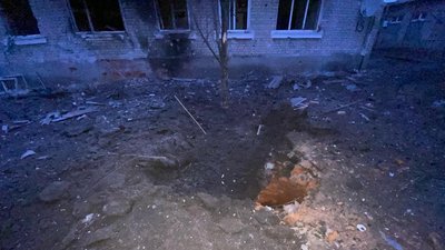 Вирва внаслідок влучання з артилерії, Куп'янськ, Харківська область Вирва внаслідок влучання з артилерії, Куп'янськ, Харківська область