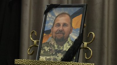 У Хмельницькому попрощалися з двома військовими, які загинули на фронті — Олександром Пашинським та Олексієм Андрєєвим У Хмельницькому попрощалися з двома військовими, які загинули на фронті — Олександром Пашинським та Олексієм Андрєєвим